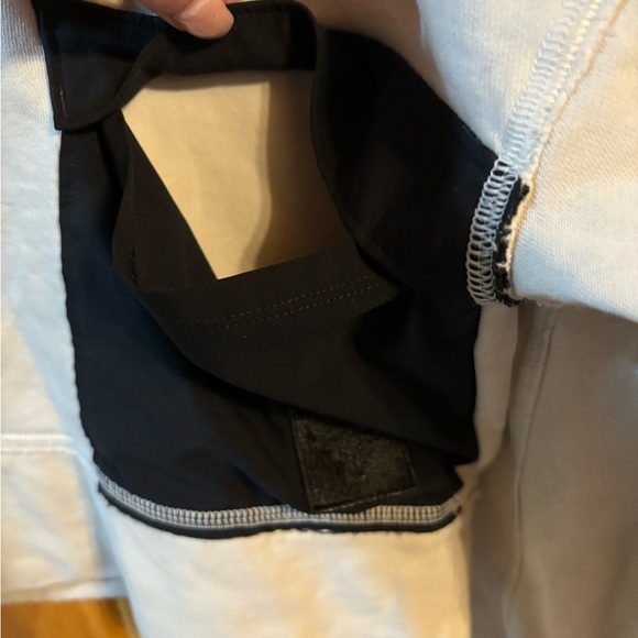 Under Armour Women’s Cream and Black Long Sleeve Sweatshirt with Front Pocket - Picture 3 of 7